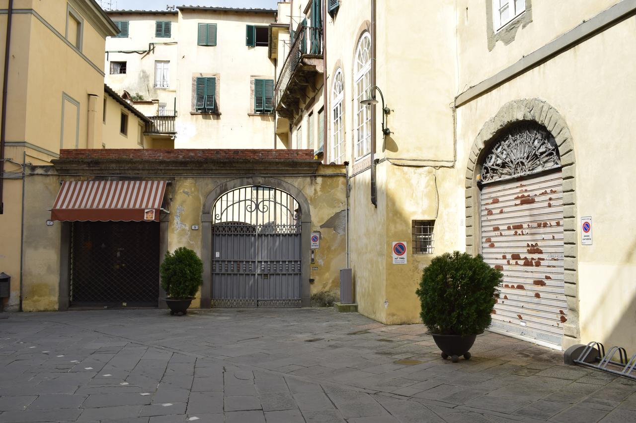 Palazzo Tucci Apartments Lucca Bagian luar foto