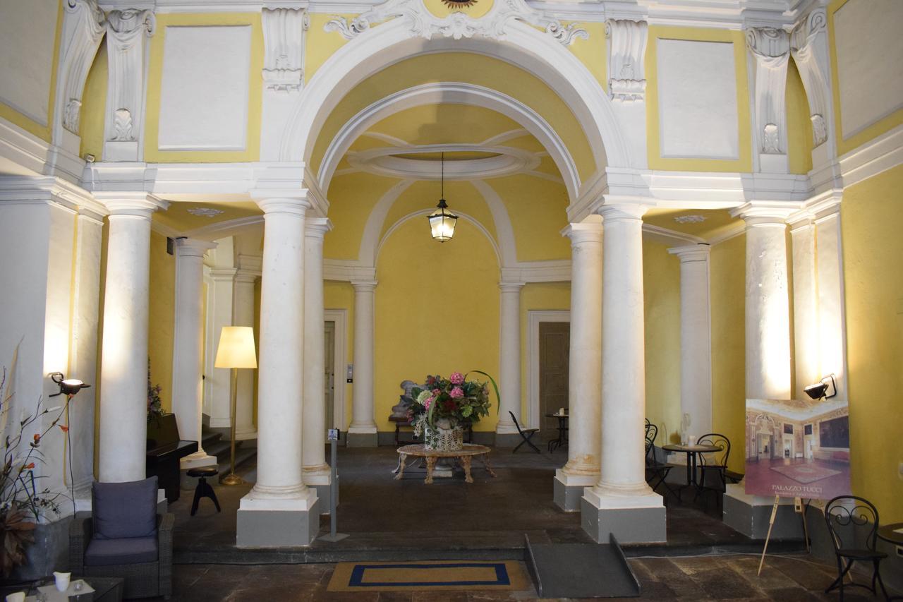 Palazzo Tucci Apartments Lucca Bagian luar foto