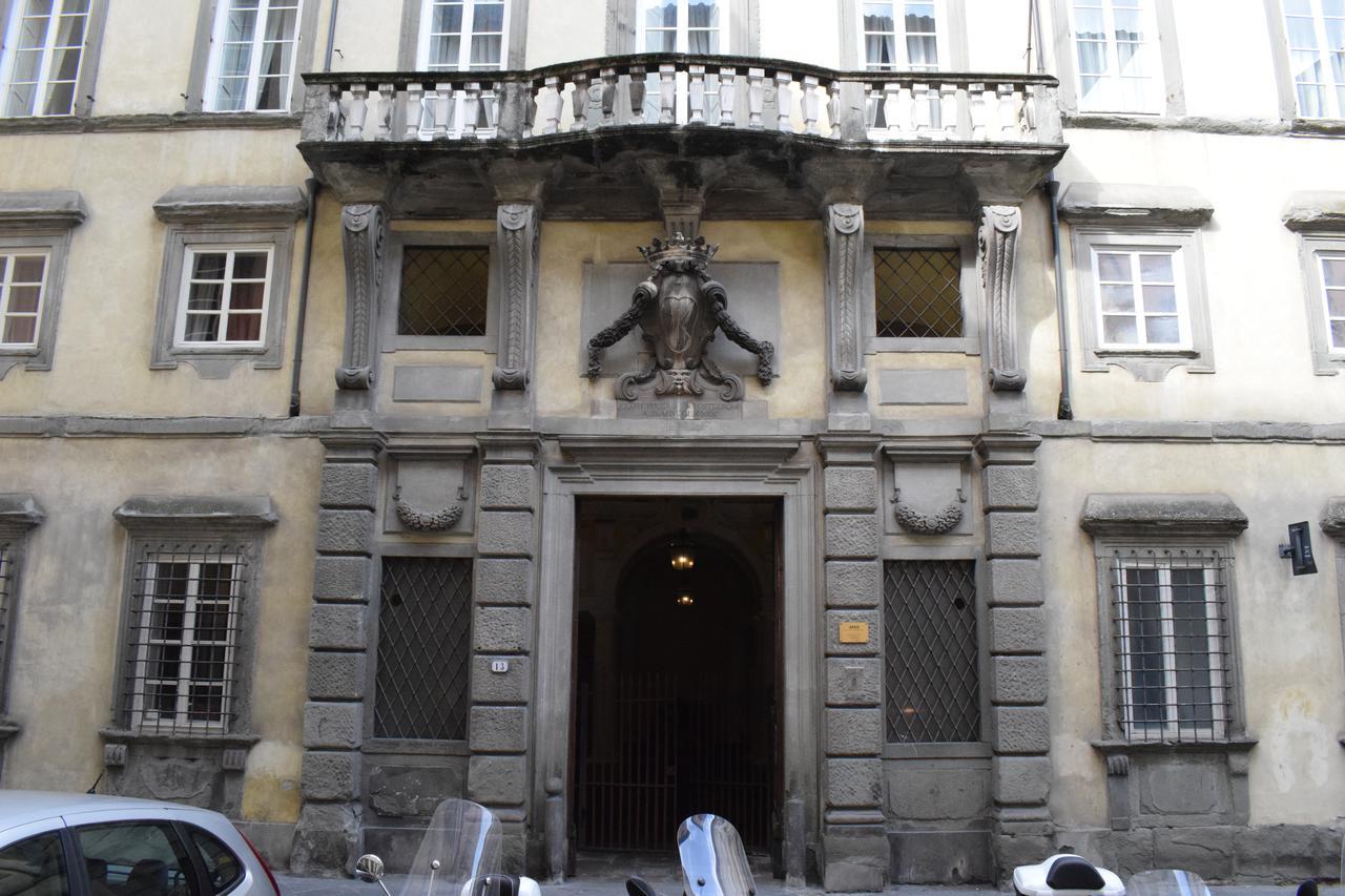 Palazzo Tucci Apartments Lucca Bagian luar foto
